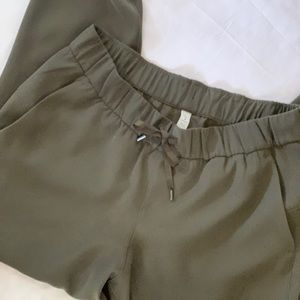 Lululemon women’s joggers, never worn, olive green